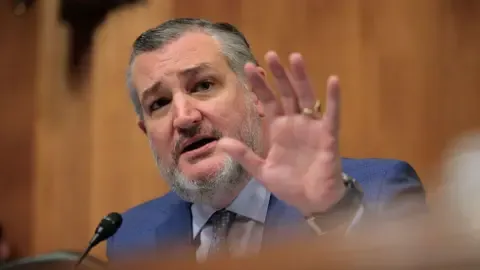 Lawmaker Ted Cruz Compares American Media Oversight Body to ‘Mobster’ on Jimmy Kimmel Program